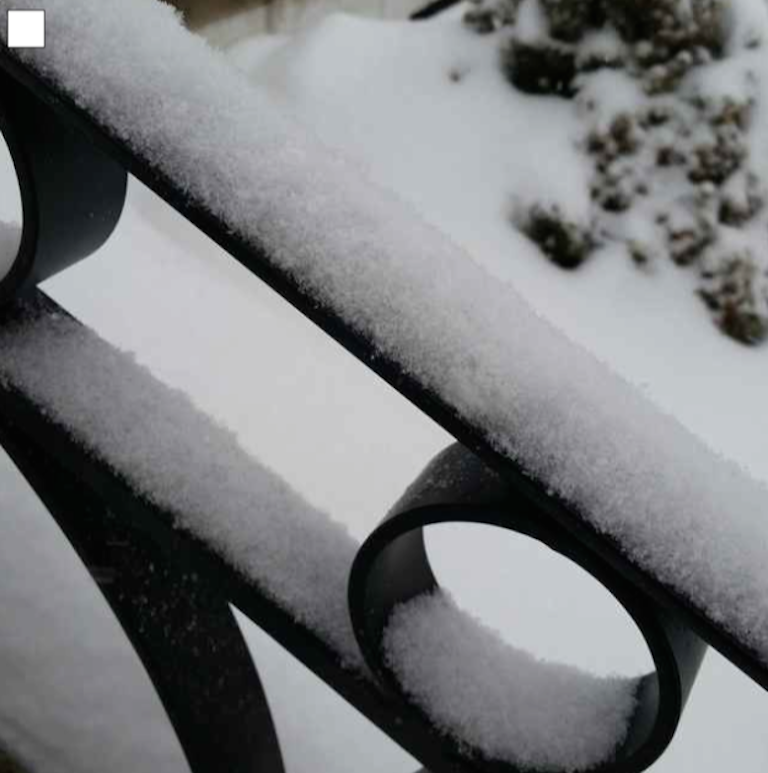 habllek snow on metal railing